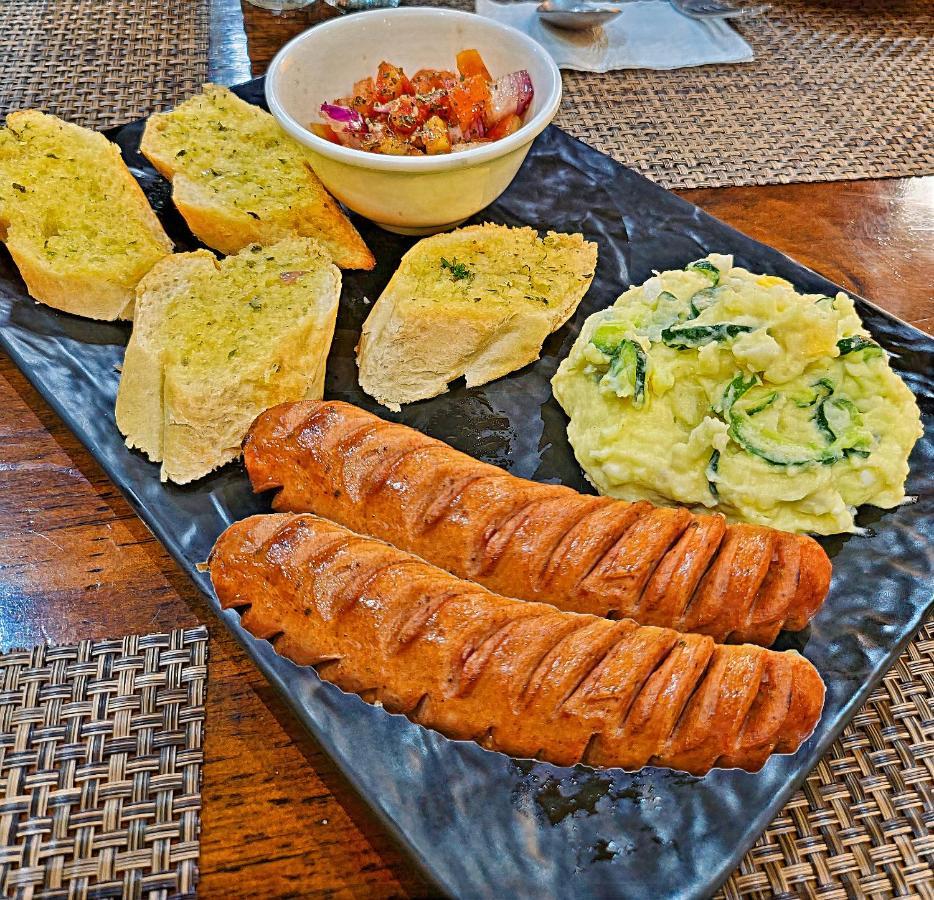 세부 둘치니아 호텔 앤 스위트 막탄 외부 사진